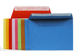 gekleurde enveloppen